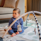 This colourful play mat is super practical!⁣
When the child is finished playing, they can be folded sides inwards and fastened with the strings! All toys can be put in the bag and the bag can be easily stored or carried by the handles.⁣
⁣
Swipe ➡️ to see all the designs.⁣
🐻‍❄️⁣
🐆⁣
🦢⁣
⁣
⁣
⁣
#trycobaby #playroom #kidsroom #kidsplay #kidstoys #babytoys #activitygym #playmat #babygym #newborn #nurseryideas